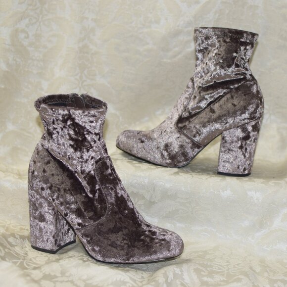 Steve Madden Velvet Booties Size 7.5 - Picture 2 of 13
